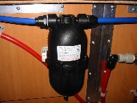 the Shurflo accumulator 
            mounted in Applause (60 kB)